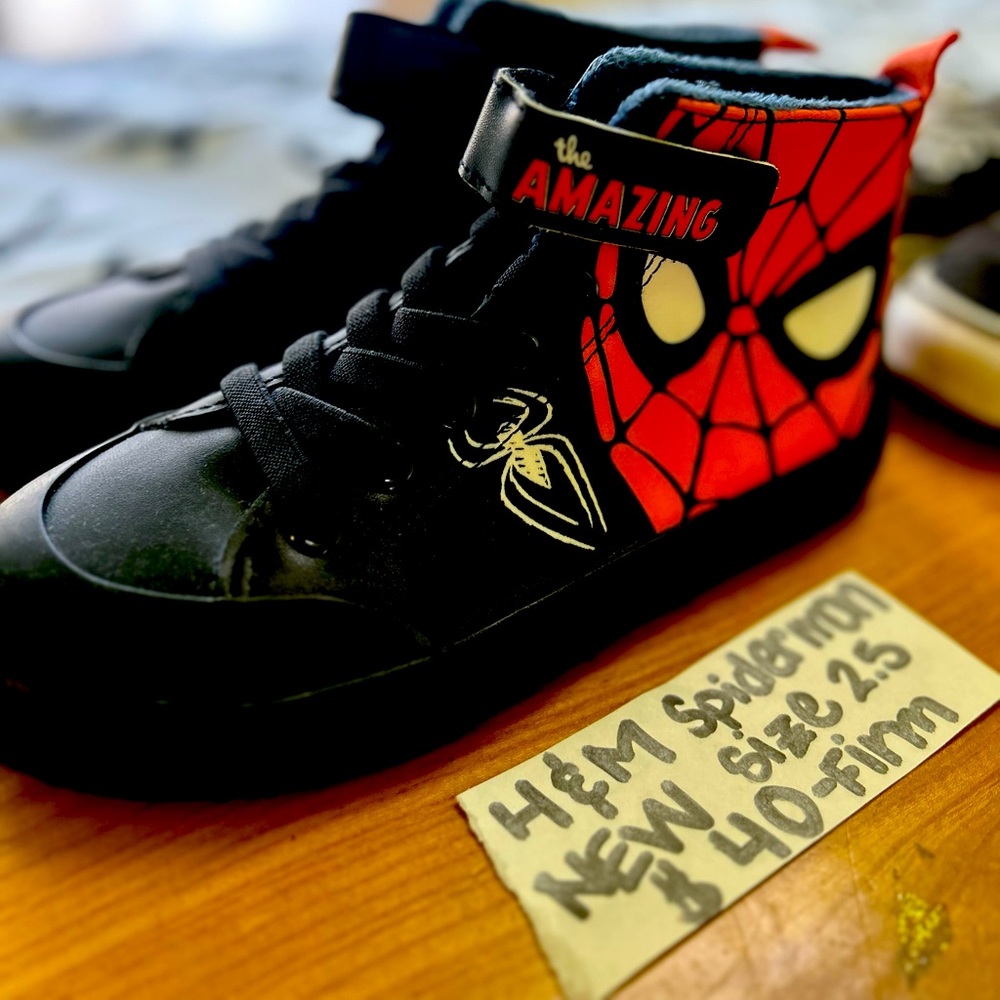 NEW w/o box Boys Spider-Man High tops size 2.5